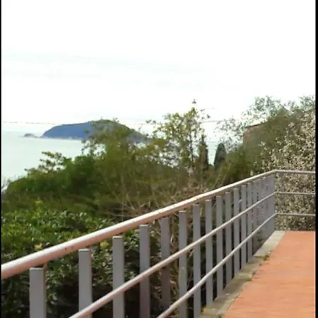 Apartamento With One Bedroom In With Wonderful Sea View And Balcony 100 M From The Beach *
