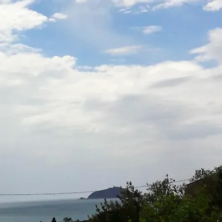 With One Bedroom In With Wonderful Sea View And Balcony 100 M From The Beach Apartamento *